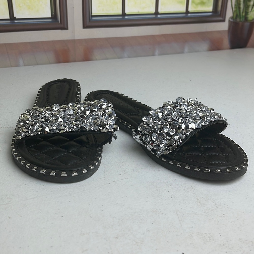 Wild Diva Lounge Slides